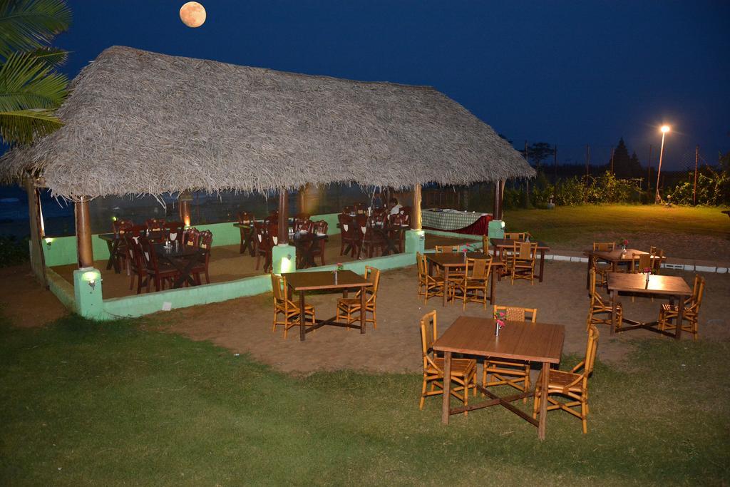 Sea Breeze Beach Resort مهاباليبورام المظهر الخارجي الصورة