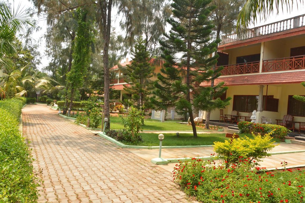 Sea Breeze Beach Resort مهاباليبورام المظهر الخارجي الصورة
