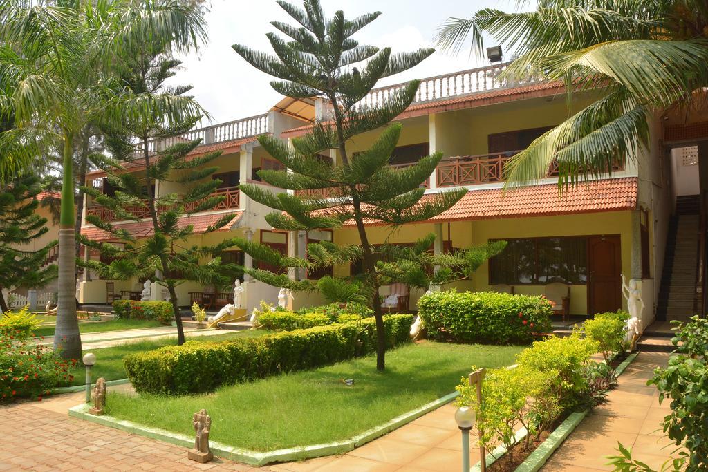Sea Breeze Beach Resort مهاباليبورام المظهر الخارجي الصورة