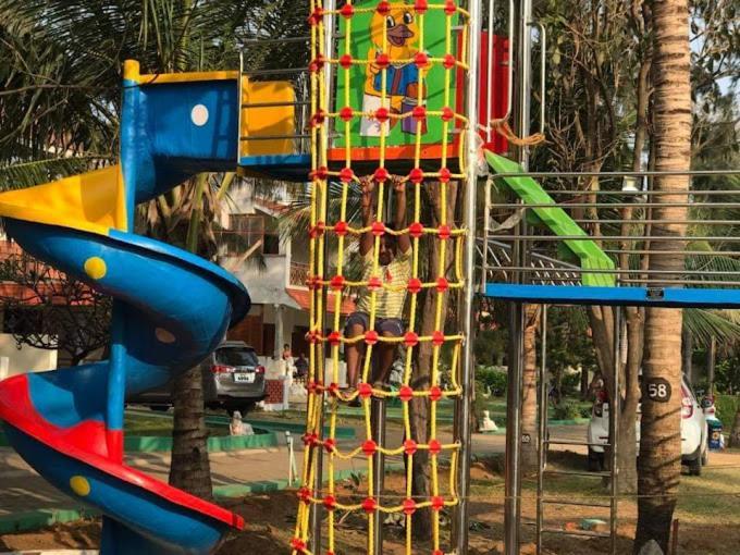 Sea Breeze Beach Resort مهاباليبورام المظهر الخارجي الصورة