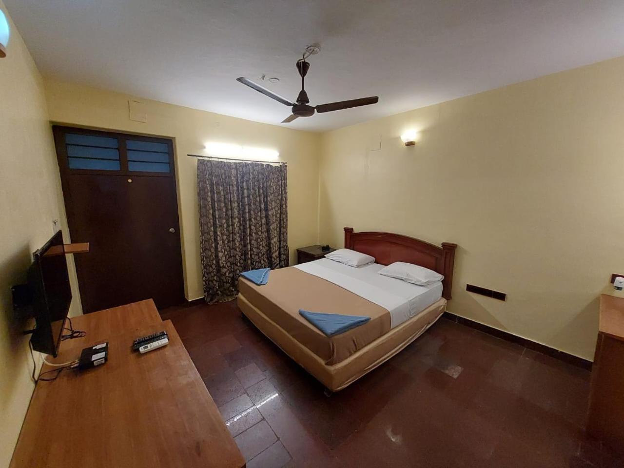 Sea Breeze Beach Resort مهاباليبورام المظهر الخارجي الصورة