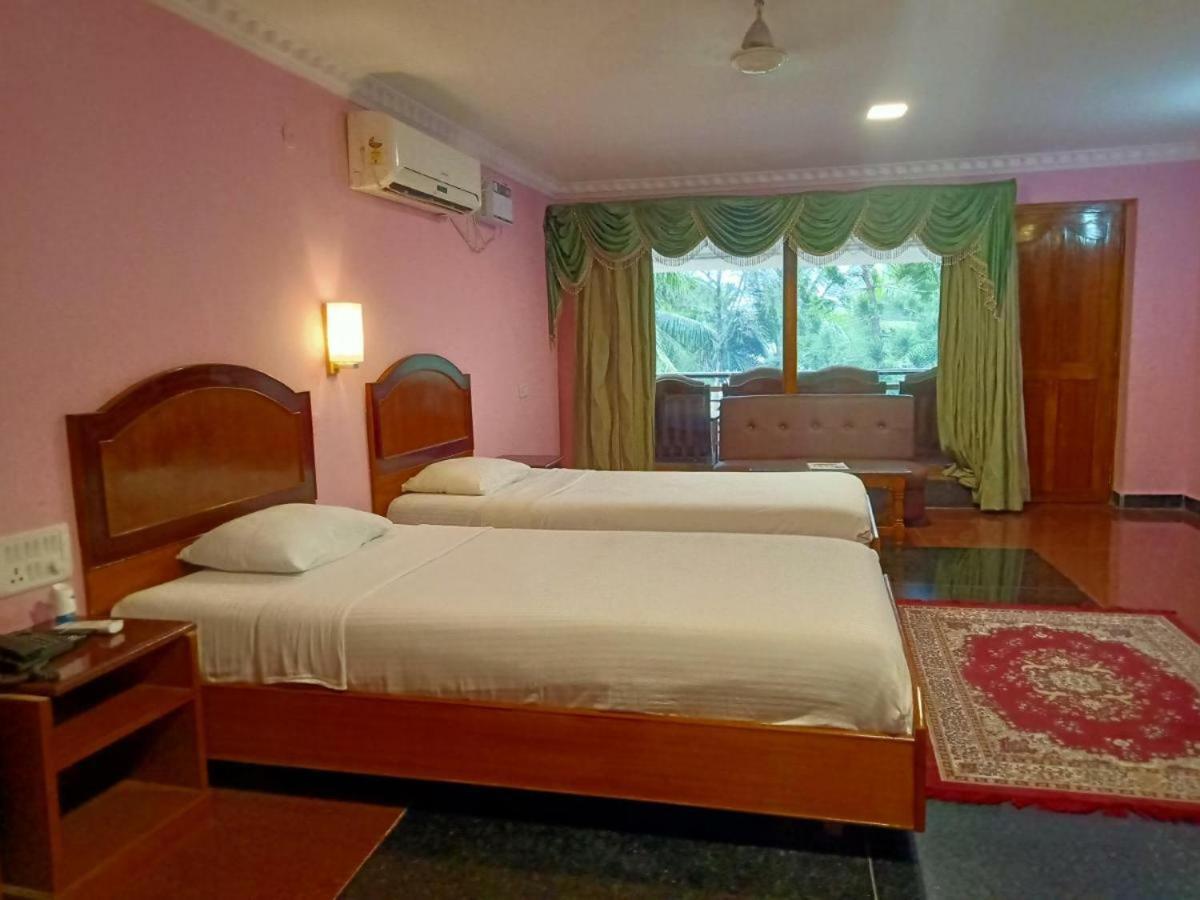 Sea Breeze Beach Resort مهاباليبورام المظهر الخارجي الصورة