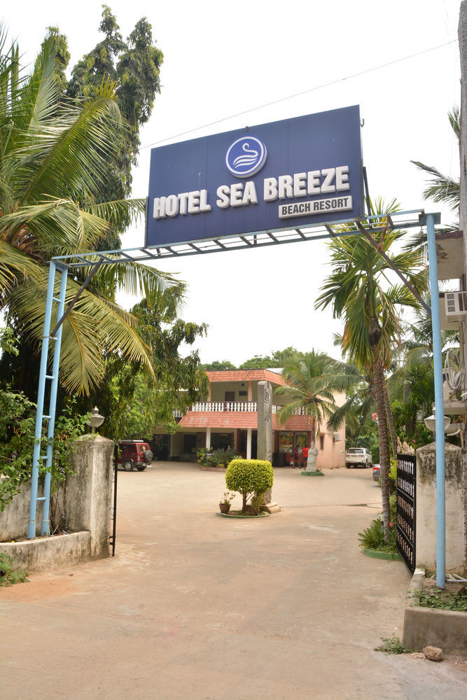 Sea Breeze Beach Resort مهاباليبورام المظهر الخارجي الصورة