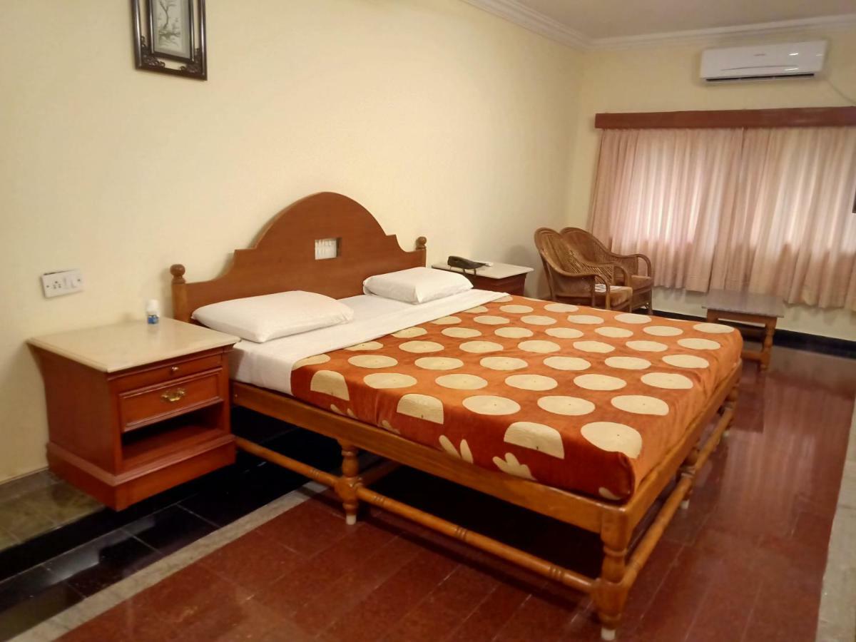 Sea Breeze Beach Resort مهاباليبورام المظهر الخارجي الصورة