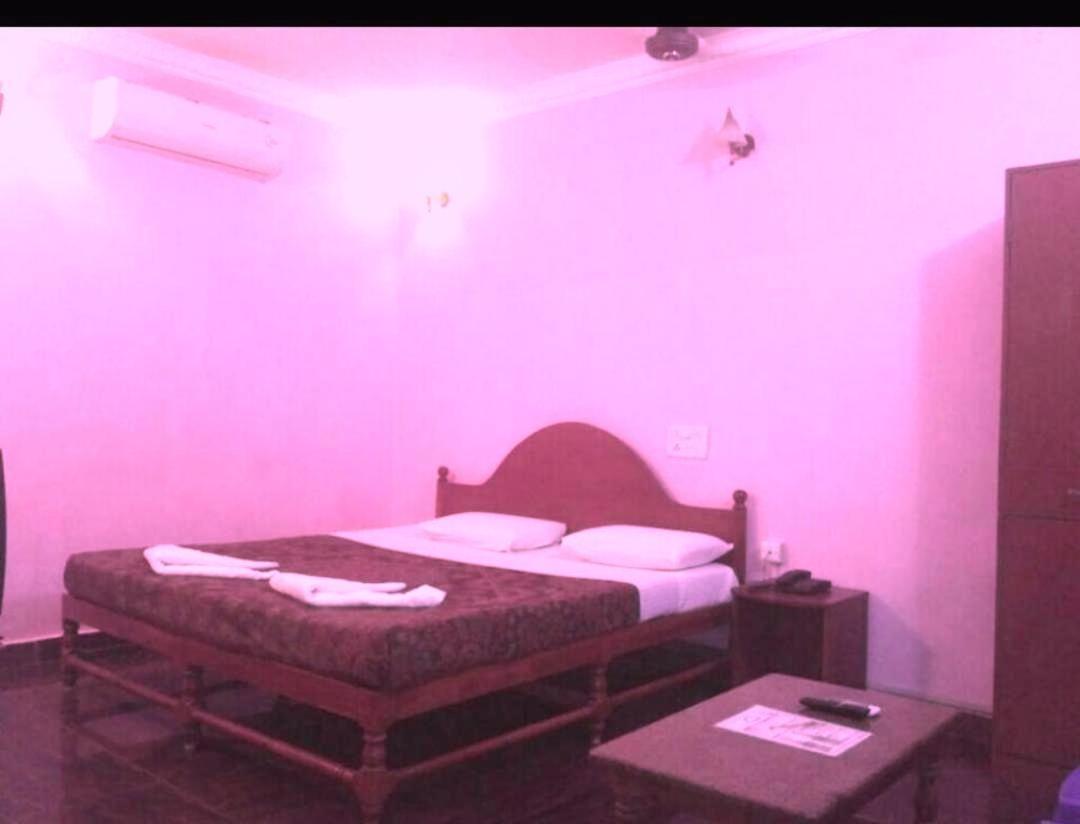 Sea Breeze Beach Resort مهاباليبورام المظهر الخارجي الصورة